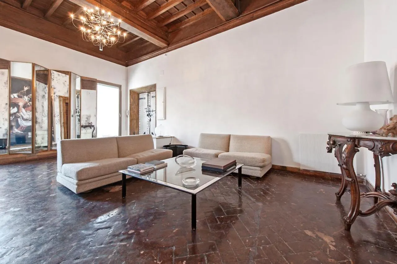 Ancient Palace In Downtown Rome Apartment