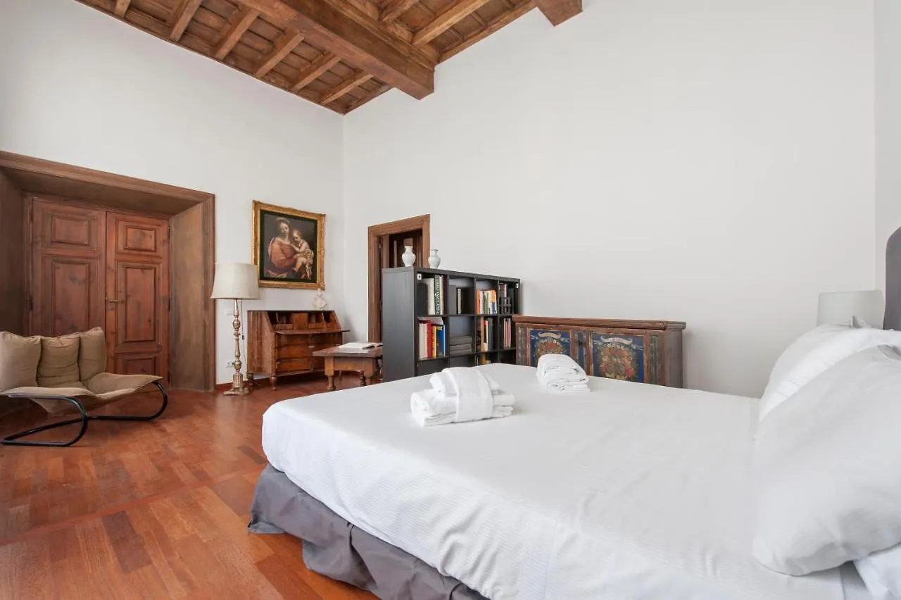 Apartment Ancient Palace In Downtown Rome
