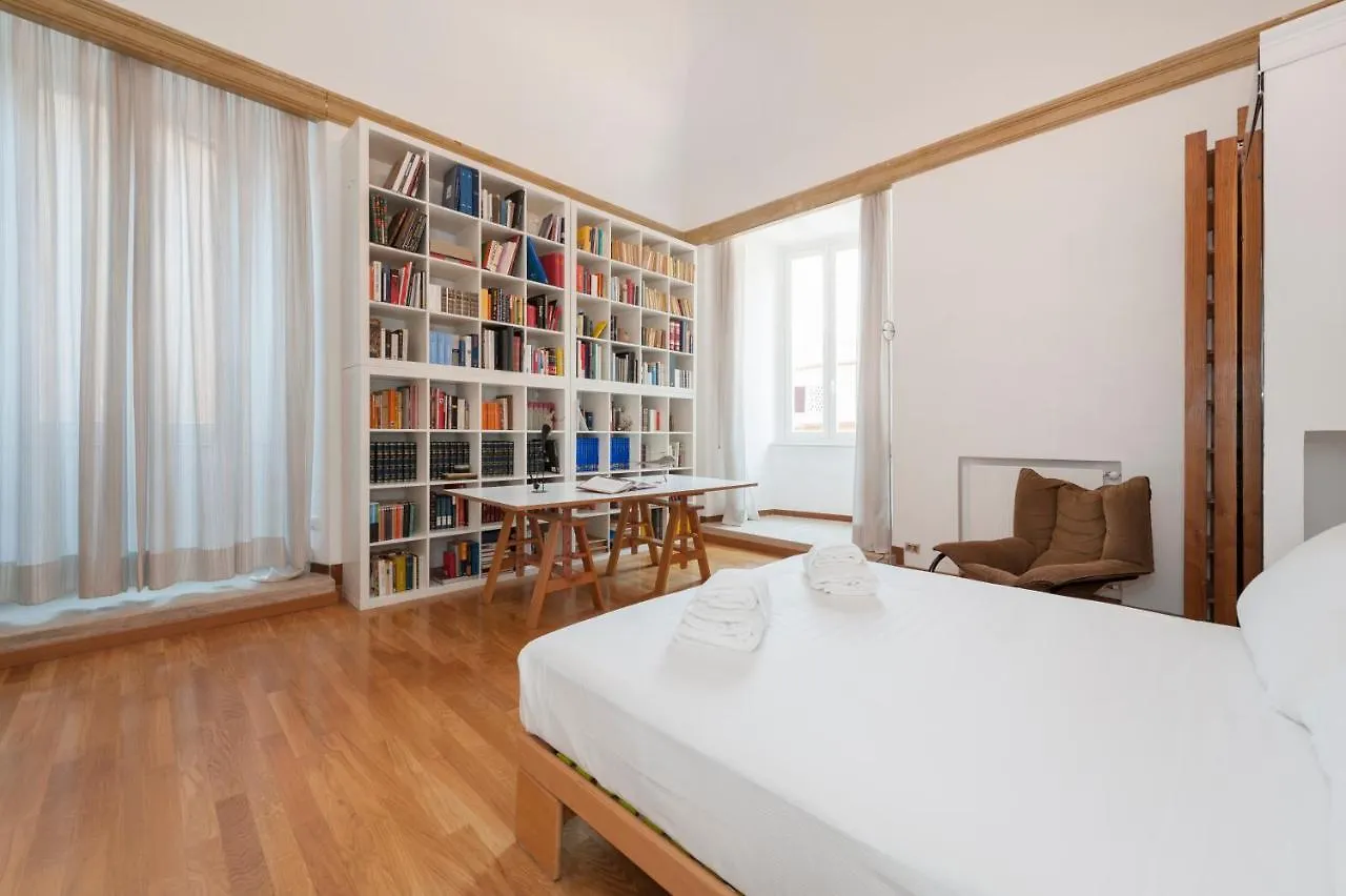 Ancient Palace In Downtown Rome Apartment